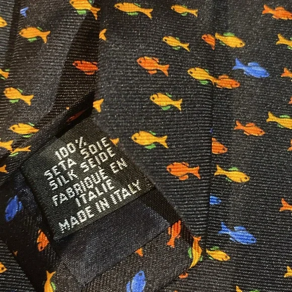 Yves Saint Laurent Paris Fish Pattern 100% Silk Tie Made in Italy 4” by 58” - Picture 5 of 5